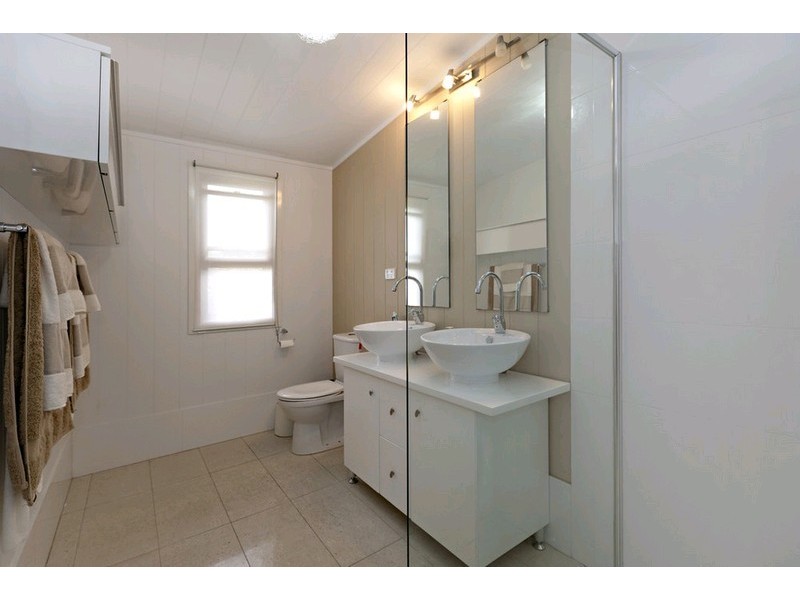 108 Flinders Parade, Sandgate QLD 4017