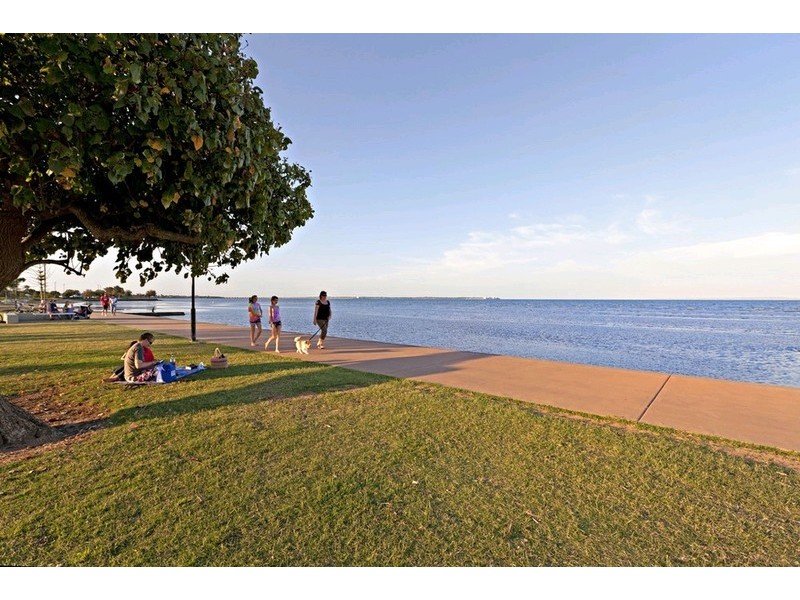 108 Flinders Parade, Sandgate QLD 4017