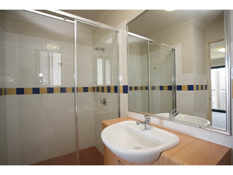 6/9 McNaughton Street, Redcliffe QLD 4020