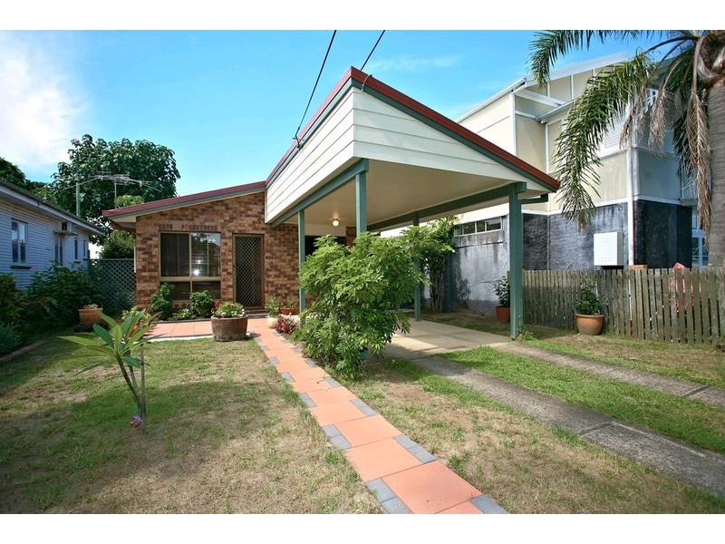 15 Campbell Street, Scarborough QLD 4020