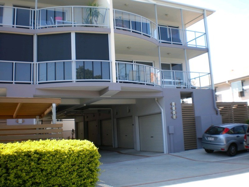 2/82 Oxley Avenue, Woody Point QLD 4019