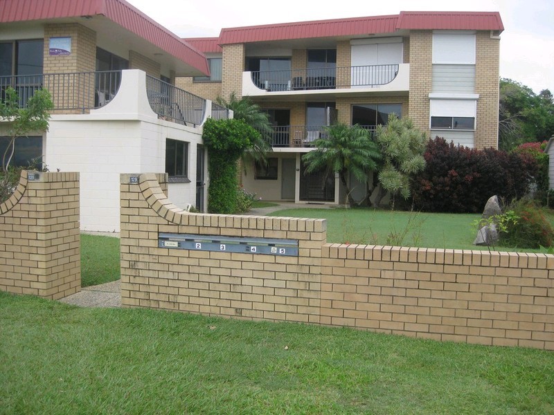 2/129 Flinders Parade, Scarborough QLD 4020