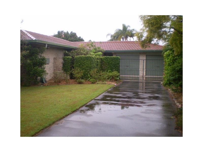 9 Caldicot, Carindale QLD 4152