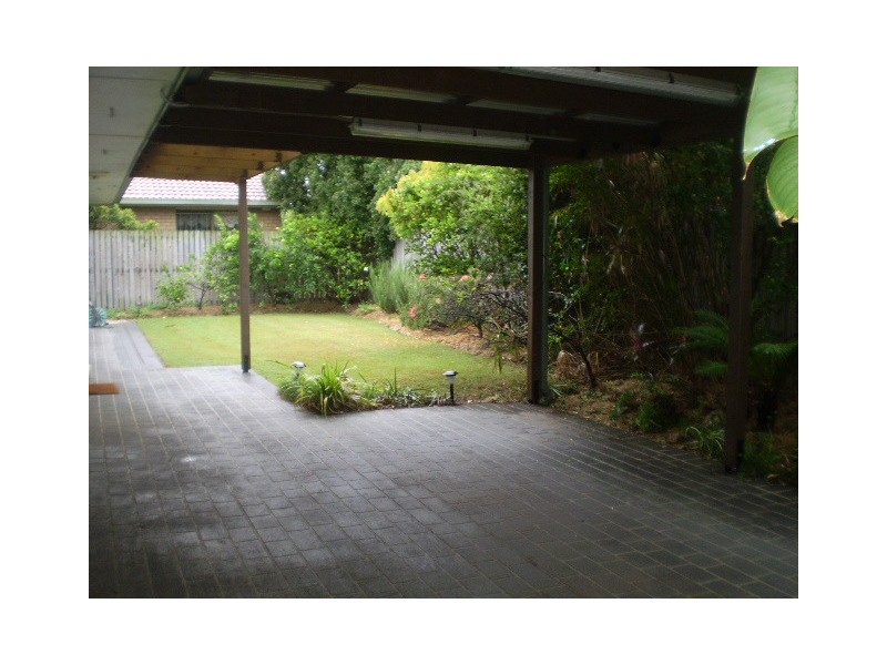 9 Caldicot, Carindale QLD 4152