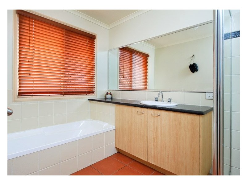 1 Kardina Court, Eatons Hill QLD 4037