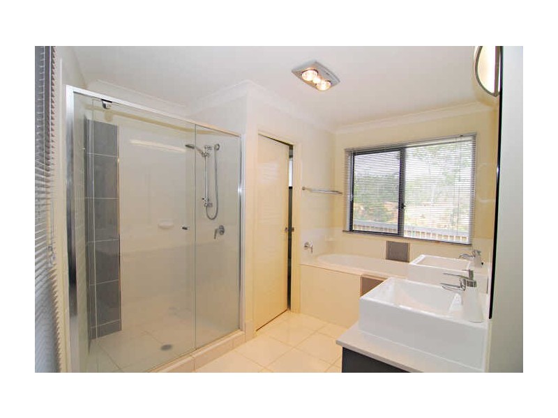 5 Hyde Ave, Springfield Lakes QLD 4300