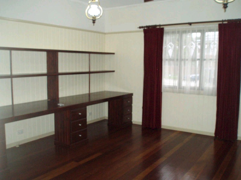 127 Jacaranda St, North Booval QLD 4304
