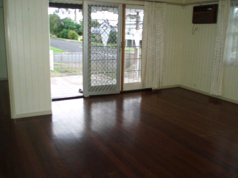127 Jacaranda St, North Booval QLD 4304