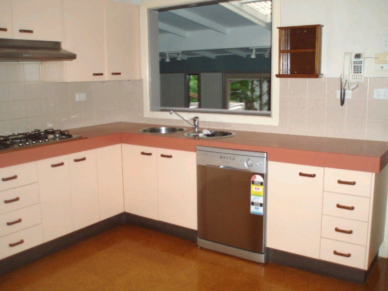 127 Jacaranda St, North Booval QLD 4304