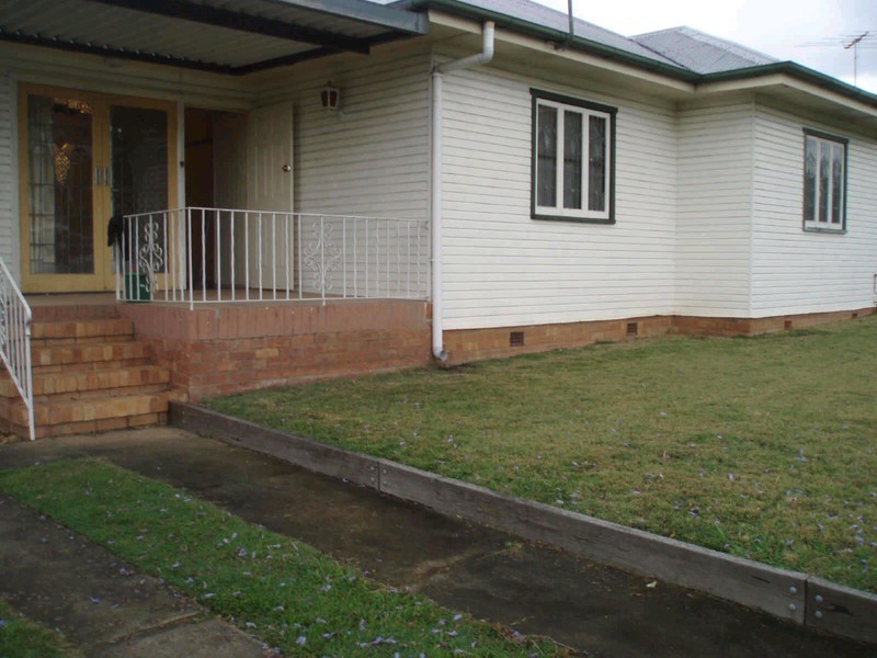 127 Jacaranda St, North Booval QLD 4304
