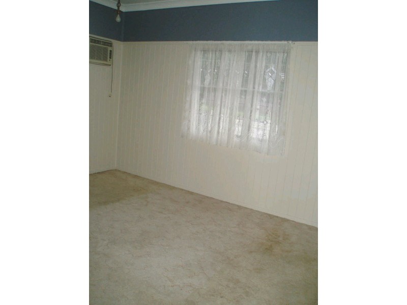 127 Jacaranda St, North Booval QLD 4304