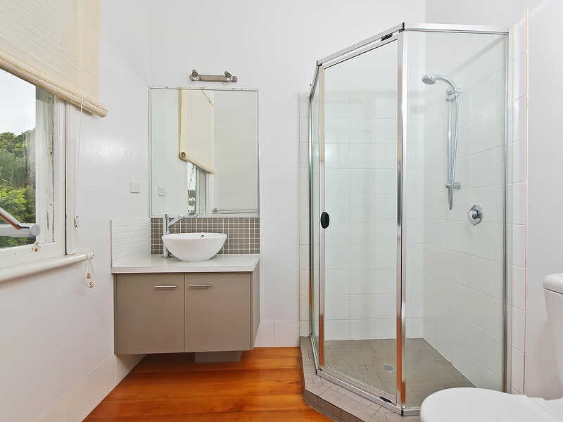 15 Eileen Street, Booval QLD 4304