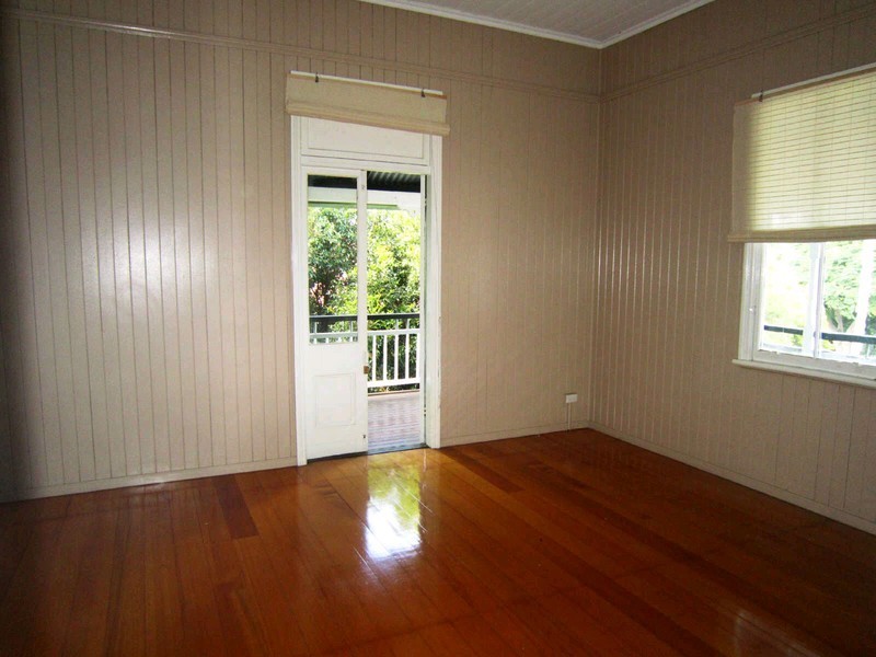 15 Eileen Street, Booval QLD 4304