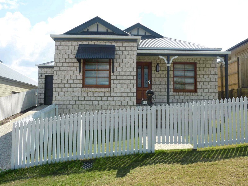 11 Violet Avenue, Springfield Lakes QLD 4300