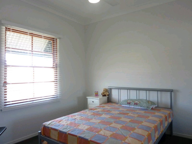 11 Violet Avenue, Springfield Lakes QLD 4300