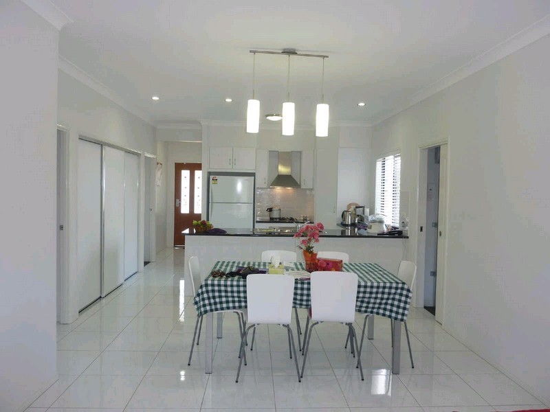 11 Violet Avenue, Springfield Lakes QLD 4300