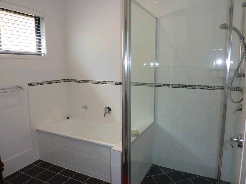 11 Violet Avenue, Springfield Lakes QLD 4300