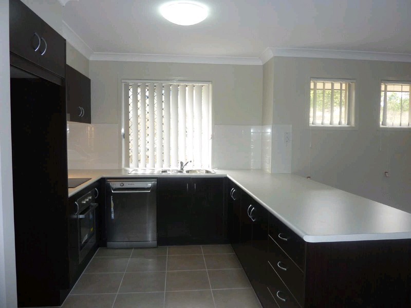 18 Daisy Street, Springfield Lakes QLD 4300