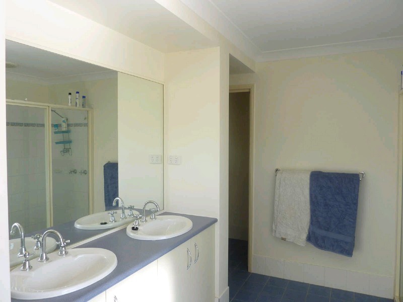 69 Orchard Cres, Springfield Lakes QLD 4300