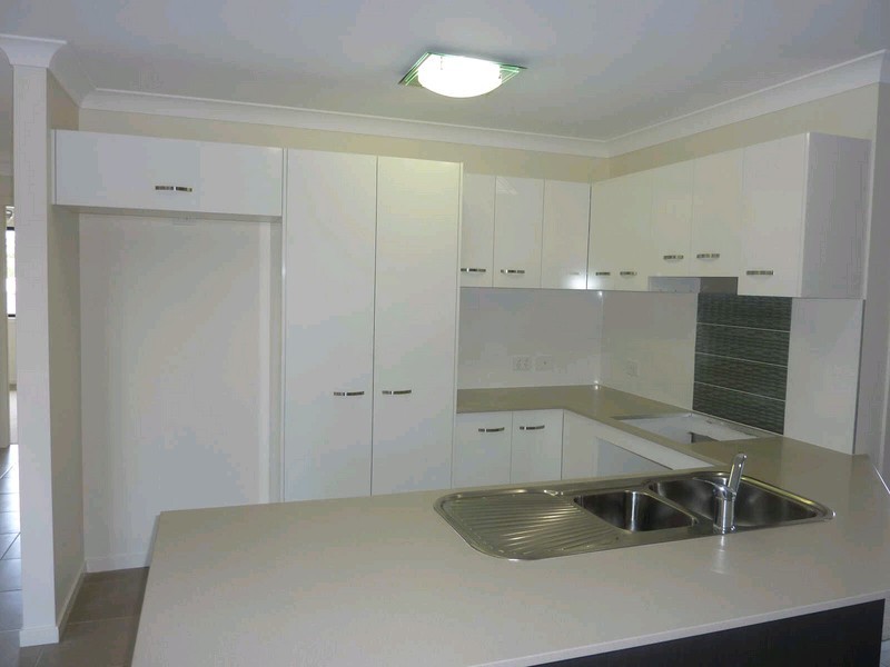 2206 Brock Drive, Springfield Lakes QLD 4300