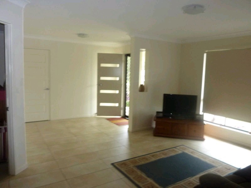 4 Hillsbourough Place, Springfield Lakes QLD 4300