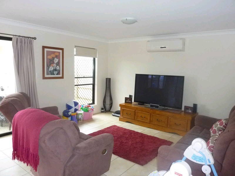4 Hillsbourough Place, Springfield Lakes QLD 4300
