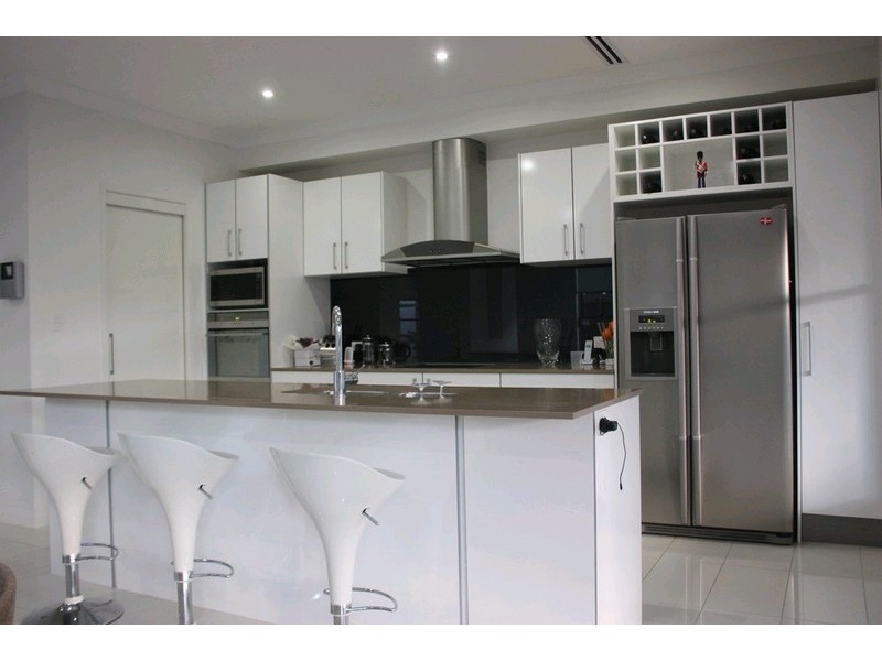 21 Shallow Bay Drive, Springfield Lakes QLD 4300