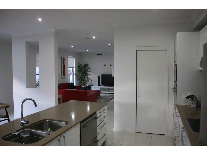 21 Shallow Bay Drive, Springfield Lakes QLD 4300