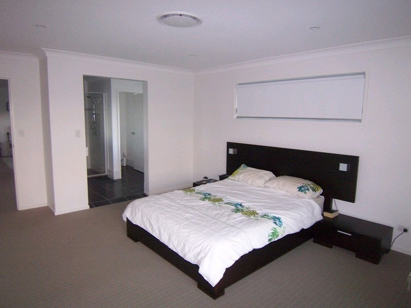 21 Shallow Bay Drive, Springfield Lakes QLD 4300