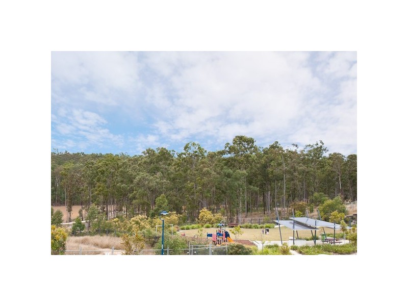 25 Lakes Entrance Drive, Springfield Lakes QLD 4300