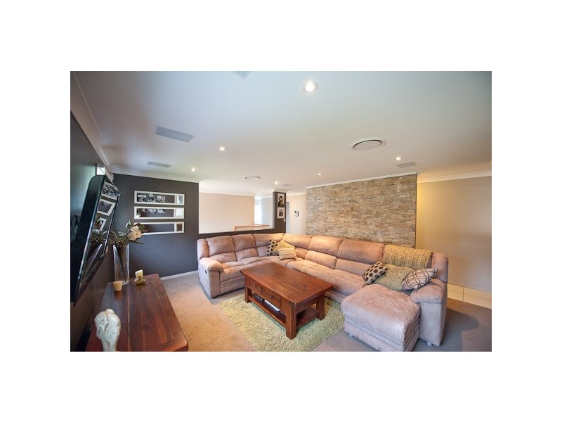 25 Lakes Entrance Drive, Springfield Lakes QLD 4300