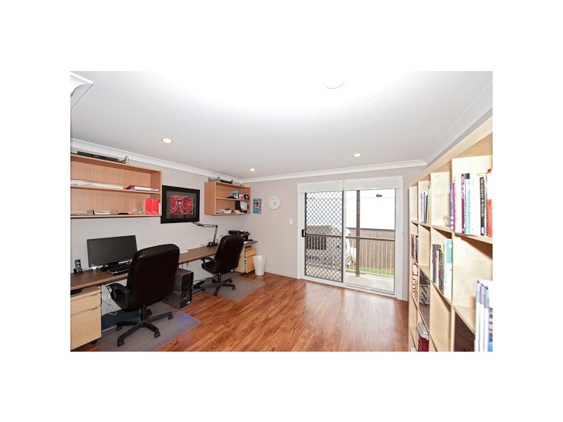 25 Lakes Entrance Drive, Springfield Lakes QLD 4300