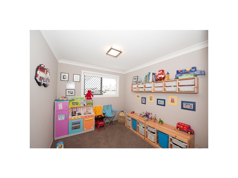 25 Lakes Entrance Drive, Springfield Lakes QLD 4300