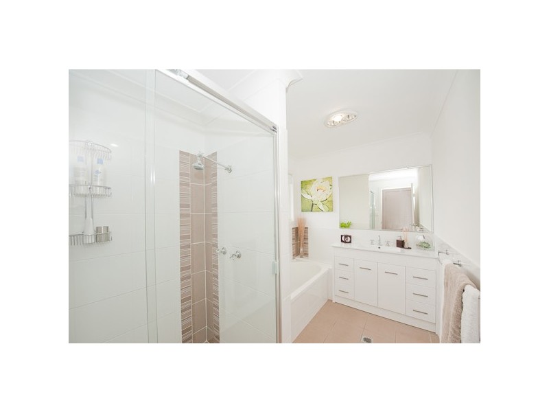 25 Lakes Entrance Drive, Springfield Lakes QLD 4300