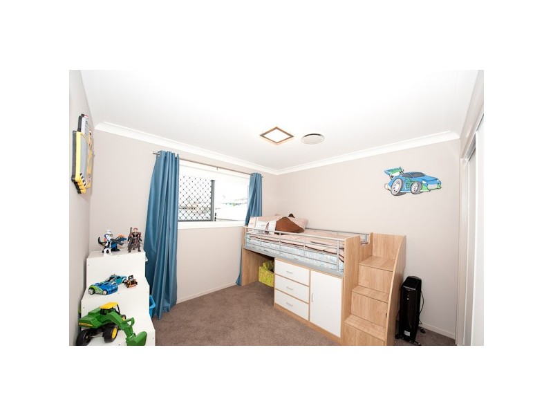 25 Lakes Entrance Drive, Springfield Lakes QLD 4300