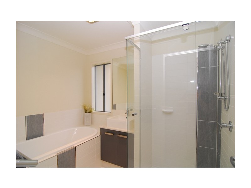 5 Hyde Avenue, Springfield Lakes QLD 4300