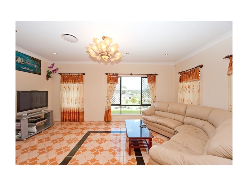 11 Fontana Way, Springfield Lakes QLD 4300