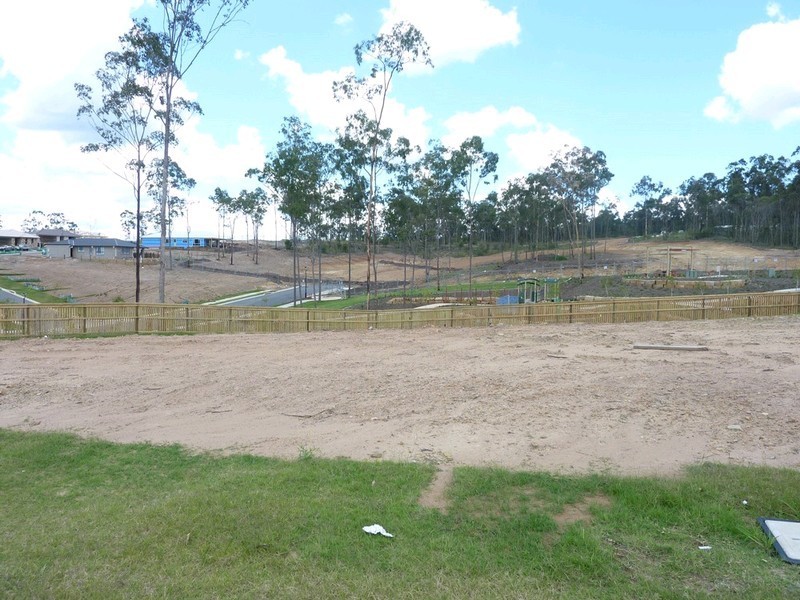 8 Pimento Place, Springfield Lakes QLD 4300