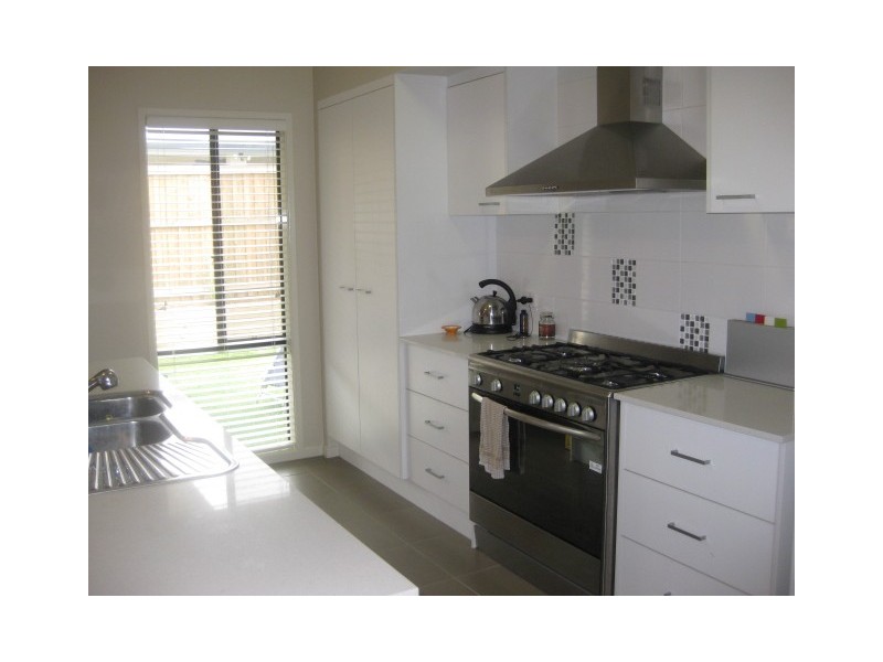 2 Carthage Street, Augustine Heights QLD 4300