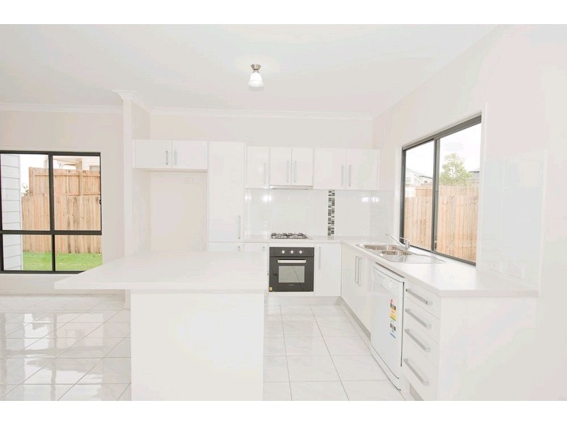 6 Cascades Street, Springfield Lakes QLD 4300