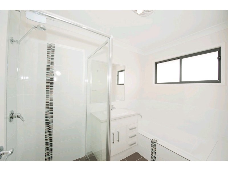 6 Cascades Street, Springfield Lakes QLD 4300