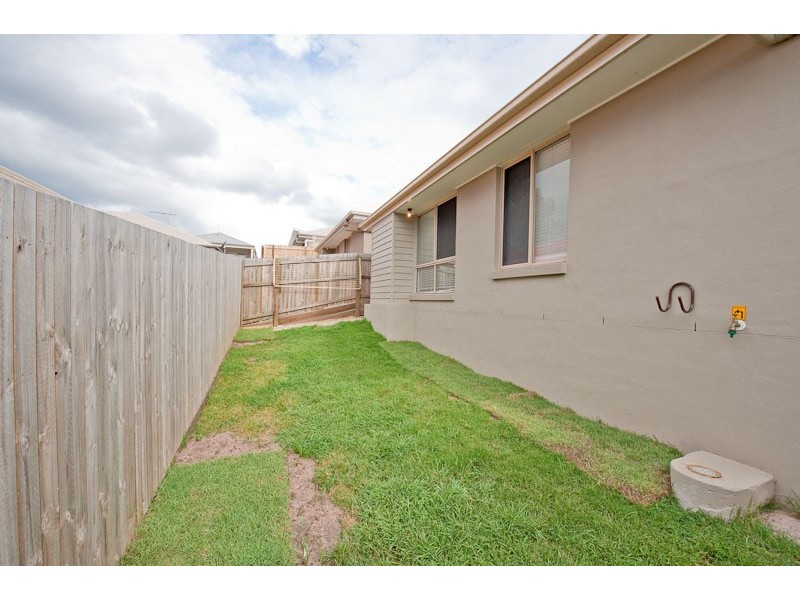 18 Yellowstone Way, Springfield Lakes QLD 4300