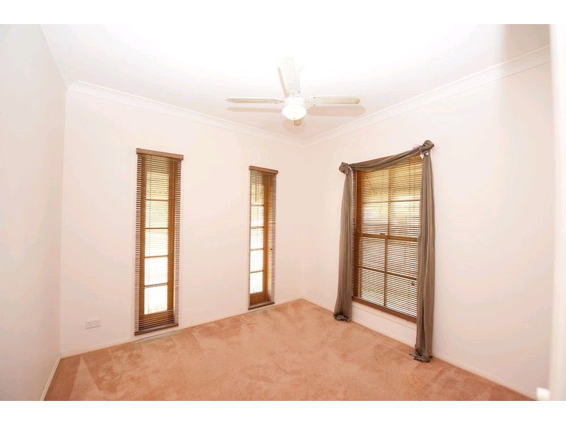 5 Berkshire Place, Springfield Lakes QLD 4300