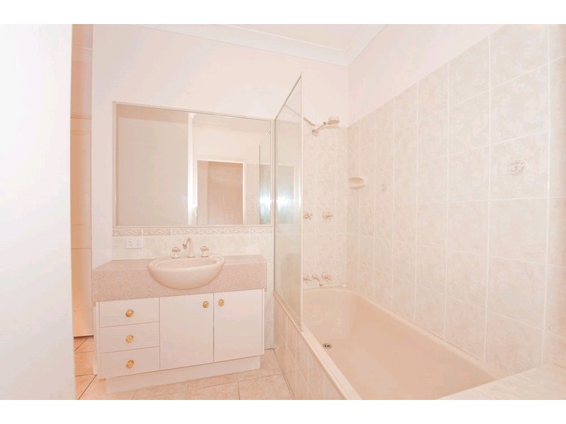 5 Berkshire Place, Springfield Lakes QLD 4300