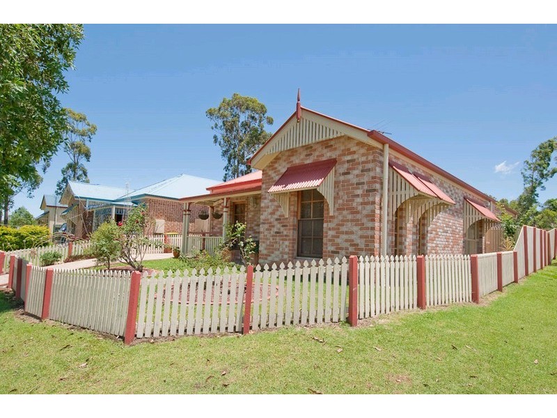 5 Berkshire Place, Springfield Lakes QLD 4300