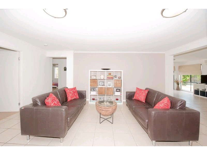 8 Fontana Way, Springfield Lakes QLD 4300