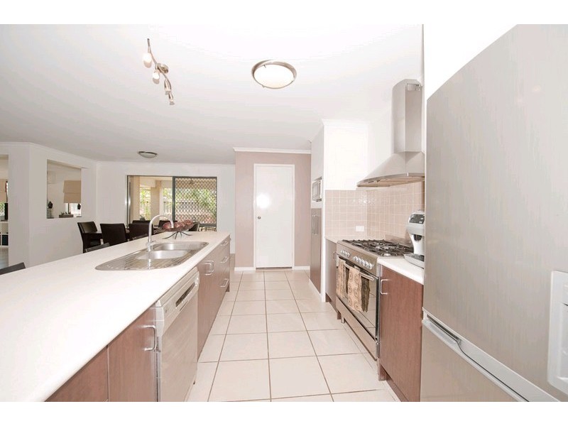 8 Fontana Way, Springfield Lakes QLD 4300