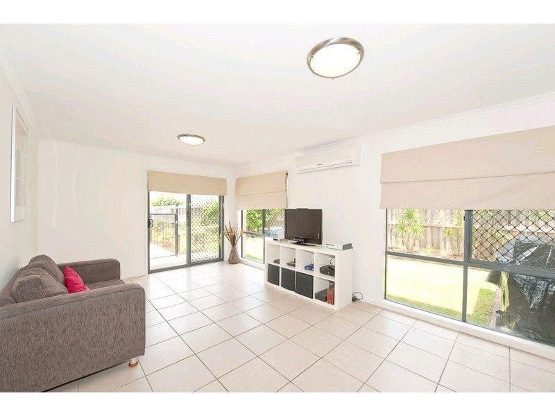 8 Fontana Way, Springfield Lakes QLD 4300