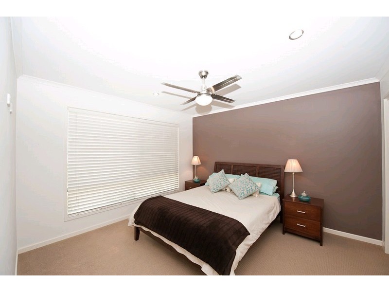 8 Fontana Way, Springfield Lakes QLD 4300