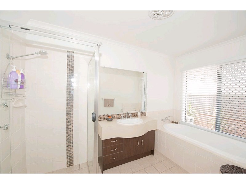 8 Fontana Way, Springfield Lakes QLD 4300